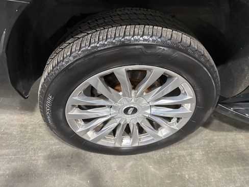 Used 2021 Cadillac Escalade ESV Premium Luxury image 27