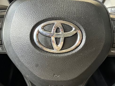 Used 2022 Toyota Corolla LE FWD image 18