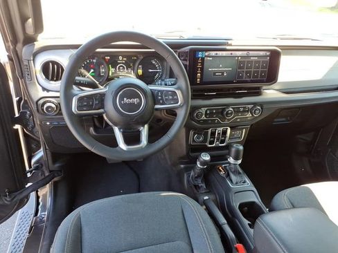Used 2025 Jeep Wrangler Unlimited Sahara AWD/4WD image 6