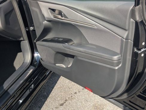 Used 2025 Toyota Camry SE image 13