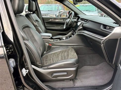 Used 2021 Jeep Grand Cherokee L Laredo image 19