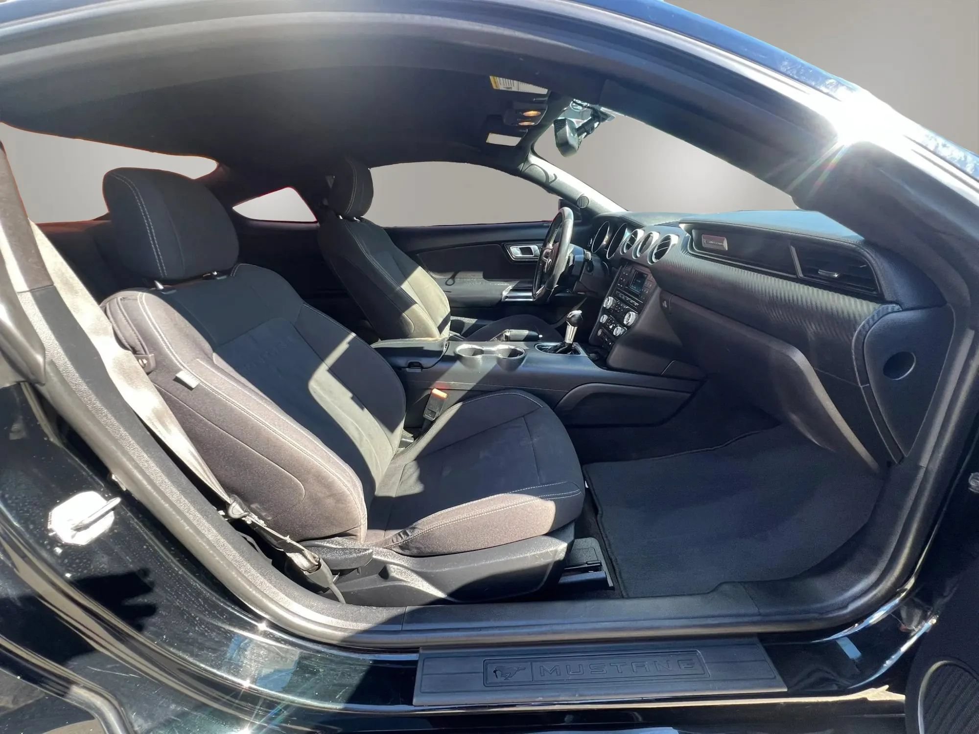 Used 2018 Ford Mustang Coupe RWD image 27
