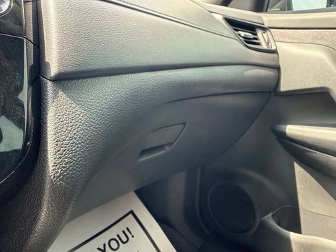 Used 2018 Nissan Rogue S FWD image 22