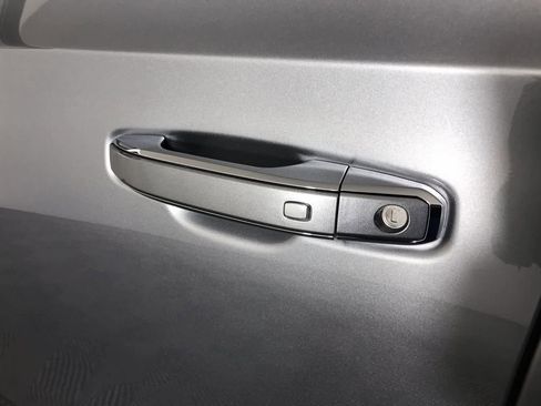 Used 2024 Chevrolet Tahoe High Country image 40