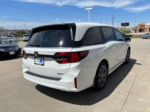 Certified 2026 Honda Odyssey Touring image 5