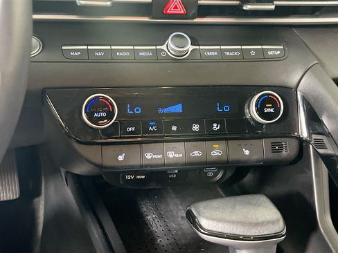 Used 2023 Hyundai Elantra SEL w/ Convenience Package FWD image 16