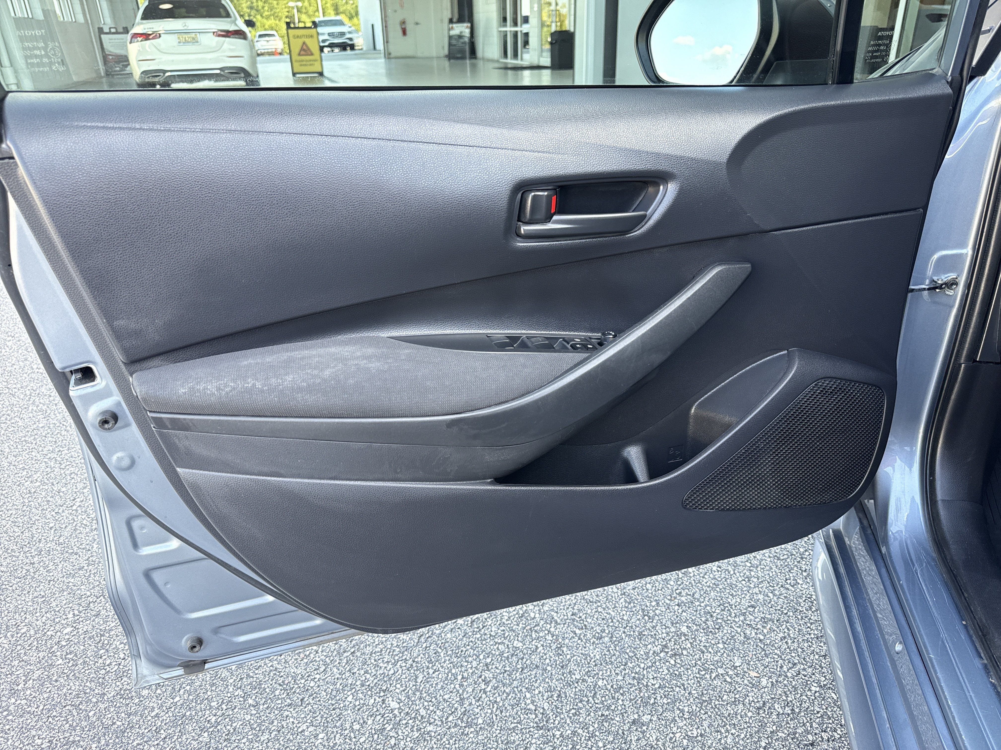 Used 2022 Toyota Corolla LE FWD image 16