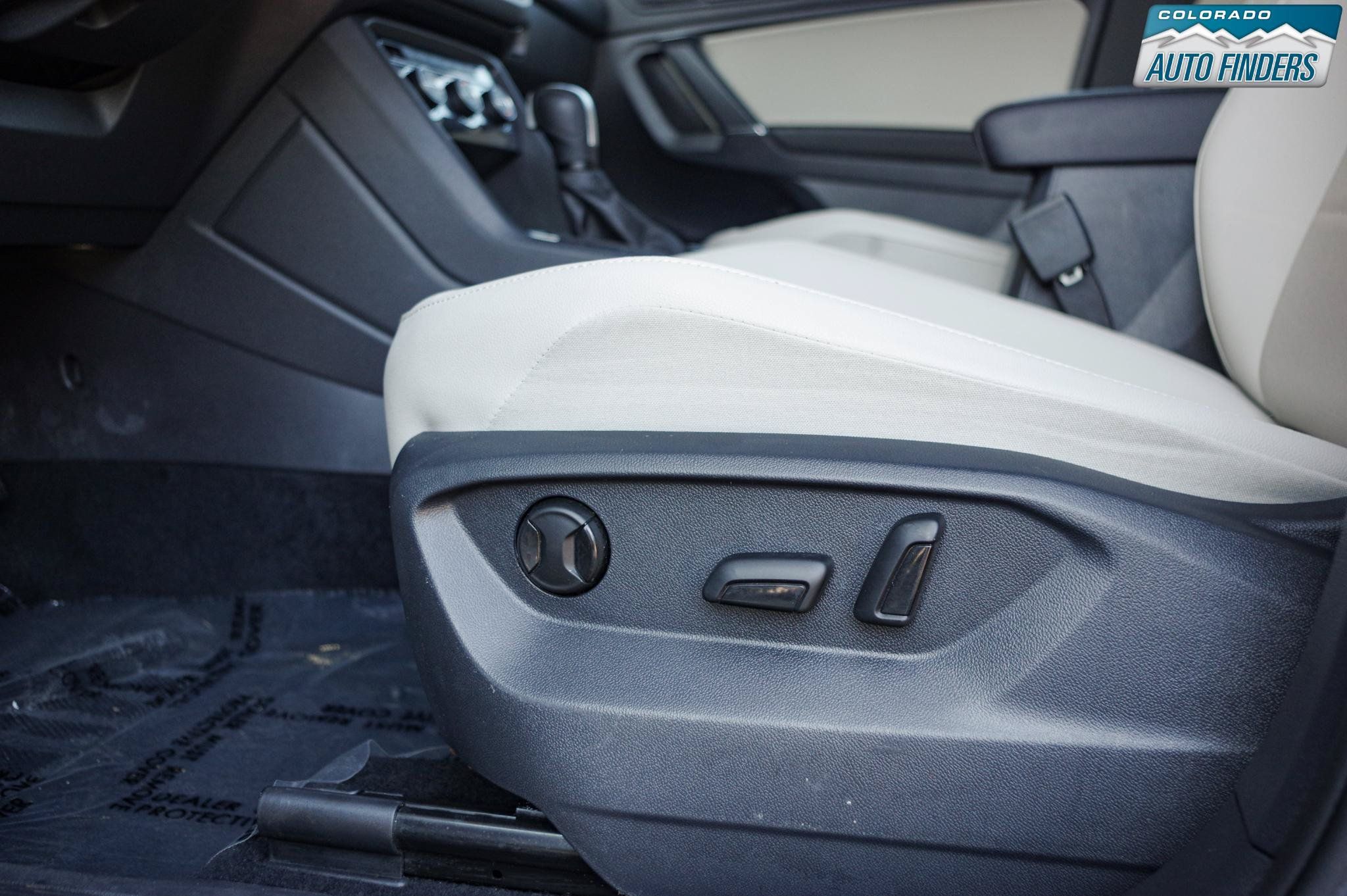 Used 2020 Volkswagen Tiguan SEL AWD/4WD image 12