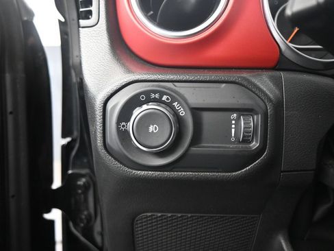 Used 2023 Jeep Wrangler Unlimited Rubicon w/ Cold Weather Group AWD/4WD image 15
