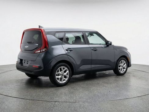 Used 2025 Kia Soul LX w/ LX Technology Package FWD image 8