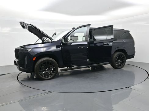 Used 2023 Cadillac Escalade ESV Sport Platinum w/ LPO, ONYX Package image 49