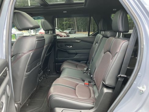 Certified 2025 Honda Pilot Black Edition image 32