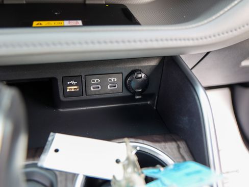 Used 2024 Toyota Highlander Limited FWD image 26