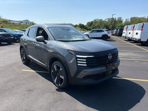 Used 2025 Nissan Kicks SR AWD/4WD image 10