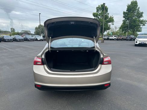 Used 2022 Chevrolet Malibu LT FWD image 11