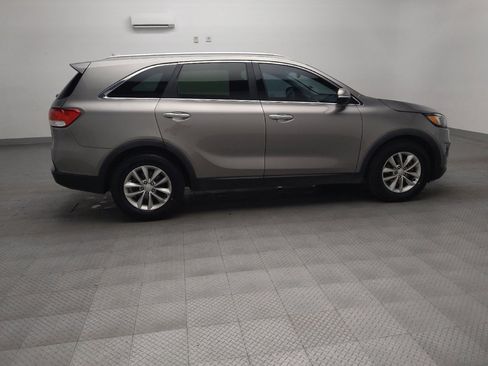 Used 2017 Kia Sorento LX w/ LX V6 Convenience Package FWD image 10