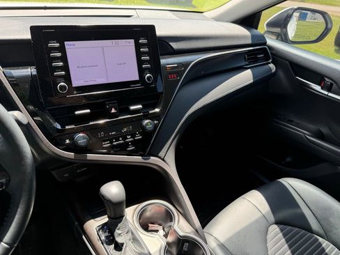 Used 2022 Toyota Camry SE image 12