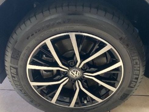 Used 2021 Volkswagen Tiguan SE FWD image 27