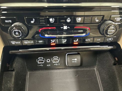 Used 2021 Jeep Grand Cherokee L Limited w/ Luxury Tech Group II AWD/4WD image 17