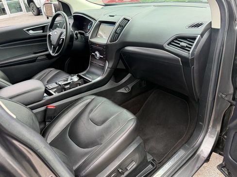 Used 2019 Ford Edge Titanium FWD image 19