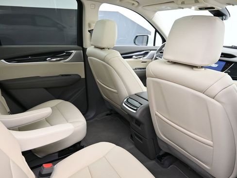 Used 2023 Cadillac XT6 Premium Luxury w/ Technology Package image 7