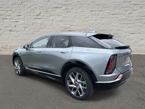 New 2025 Cadillac Optiq Luxury 1 image 7