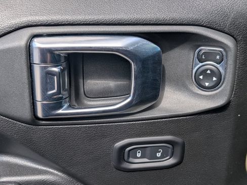 Used 2025 Jeep Gladiator Sport AWD/4WD image 8