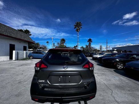 Used 2018 Nissan Kicks SR w/ Interior Electronics Package FWD image 4