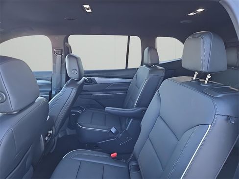 Used 2025 Buick Enclave Preferred image 12