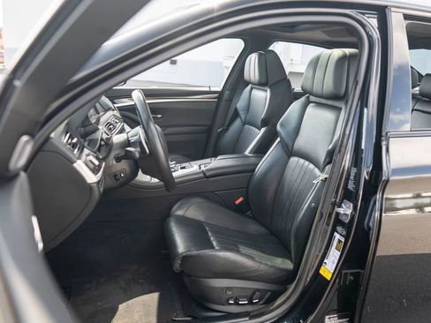 Used 2013 BMW M5 w/ Executive Pkg image 27