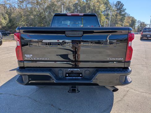 Used 2025 Chevrolet Silverado 2500 Custom w/ Custom Value Package image 5