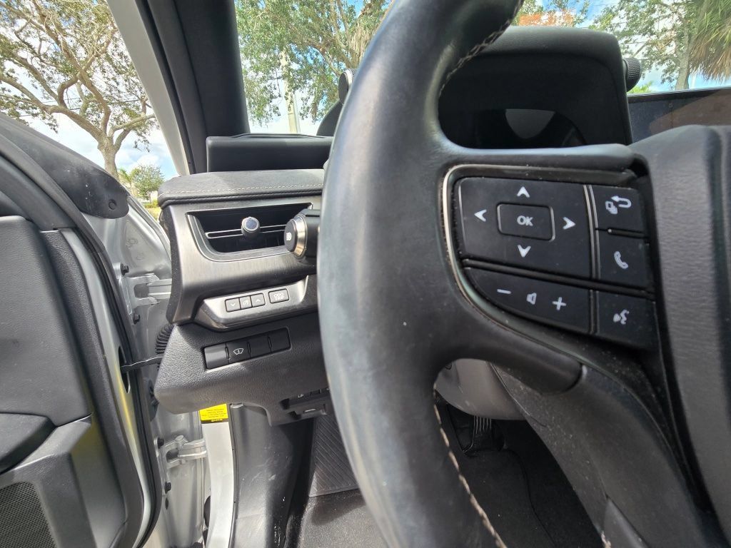 Used 2019 Lexus UX 200 w/ Accessory Package 2 FWD image 18