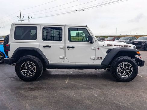 Used 2025 Jeep Wrangler Unlimited Rubicon AWD/4WD image 4