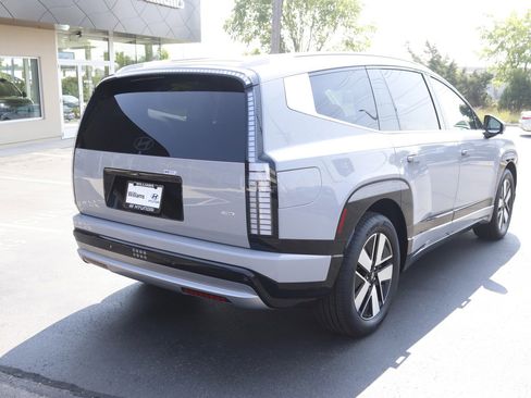 New 2026 Hyundai Ioniq 9 SEL image 5