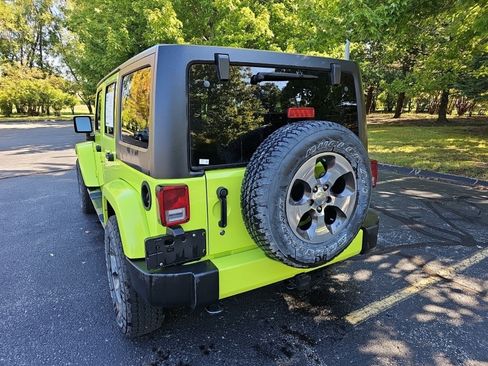Used 2017 Jeep Wrangler Unlimited Sahara AWD/4WD image 3