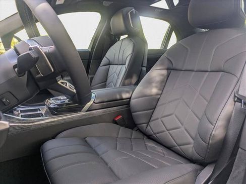 New 2026 BMW i7 M70 w/ Executive Package AWD/4WD image 4
