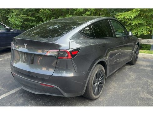 Used 2025 Tesla Model Y Long Range RWD image 3