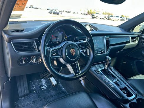 Used 2018 Porsche Macan S image 11