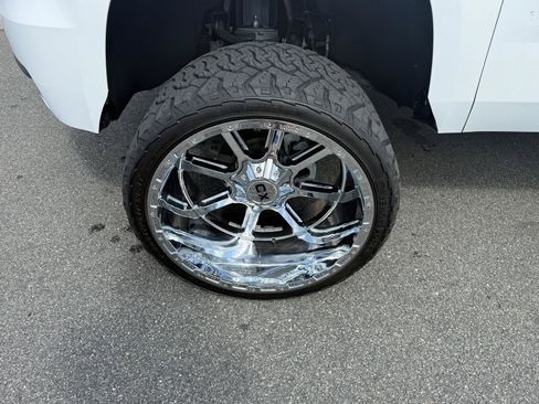 Used 2018 Chevrolet Tahoe LT w/ Luxury Package AWD/4WD image 11