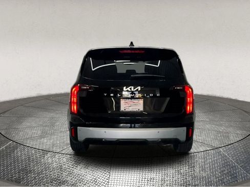 Used 2024 Kia Telluride LX image 7
