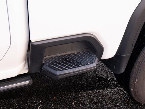 Used 2023 GMC Sierra 3500 Denali image 34