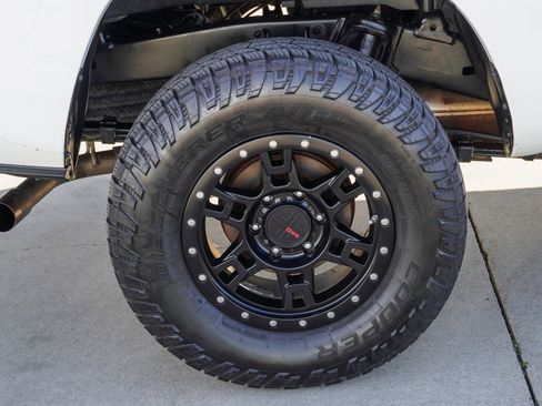 Certified 2022 Toyota Tacoma SR image 11