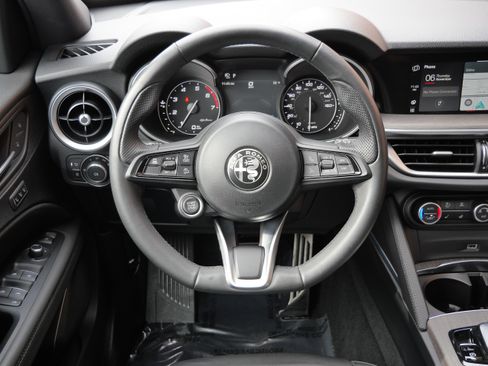 Used 2023 Alfa Romeo Stelvio Ti image 13