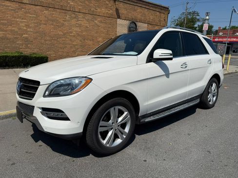 Used 2015 Mercedes-Benz ML 350 4MATIC w/ Premium 1 Package image 3