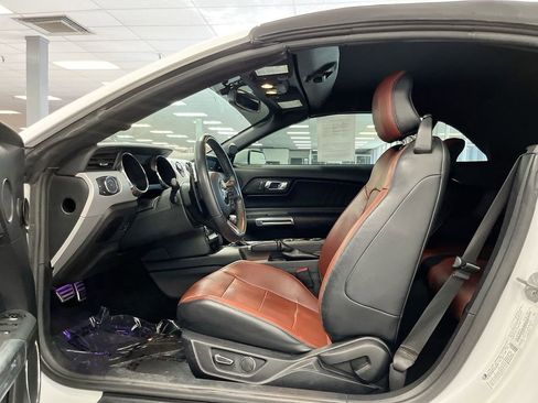 Used 2016 Ford Mustang Premium image 14