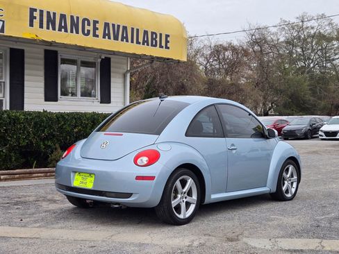 Used 2009 Volkswagen Beetle Coupe image 3