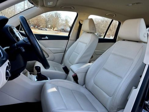 Used 2016 Volkswagen Tiguan S image 14