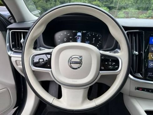 Used 2020 Volvo S60 T6 Momentum AWD/4WD image 12