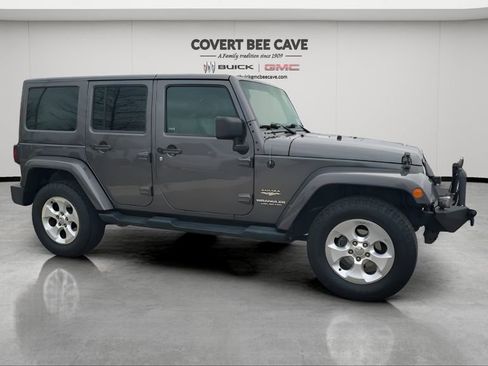 Used 2014 Jeep Wrangler Unlimited Sahara w/ Connectivity Group image 12