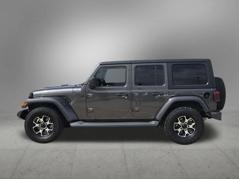 Used 2018 Jeep Wrangler Unlimited Sahara AWD/4WD image 3